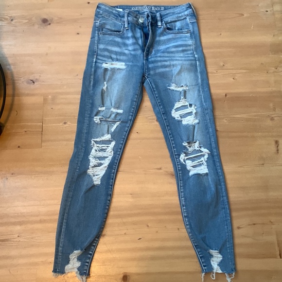 American Eagle- High Rise- Distressed Jeans - Picture 2 of 6